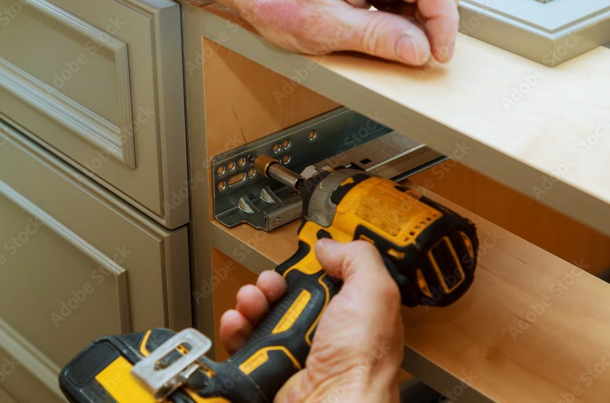 AdobeStock179631269Preview Bricopro Kitchen cabinet install Bricopro